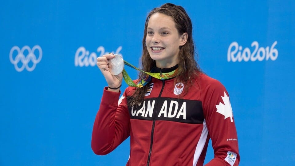Канадка Пенни Олексяк из Торонто, которая накануне помогла своей команде завоевать бронзовые медали в эстафете 4х100 метров вольным стилем, в воскресенье получила “серебро” на стометровке баттерфляем.