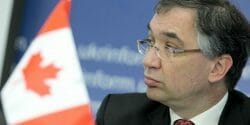 Канада не собирается отменять визы для Украины
