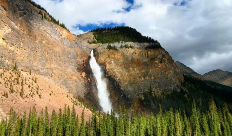 водопады в канаде