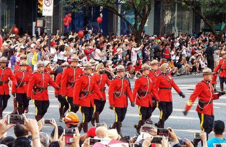 парад ко дню Канады