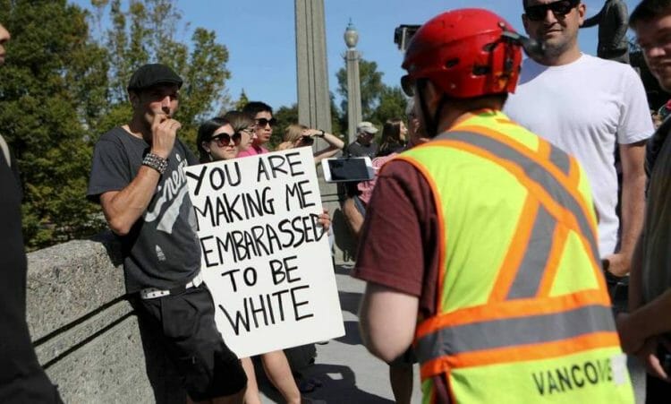 митинг в Ванкувере против расизма