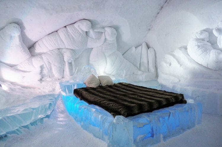 фотографии ледяного отеля в Канаде