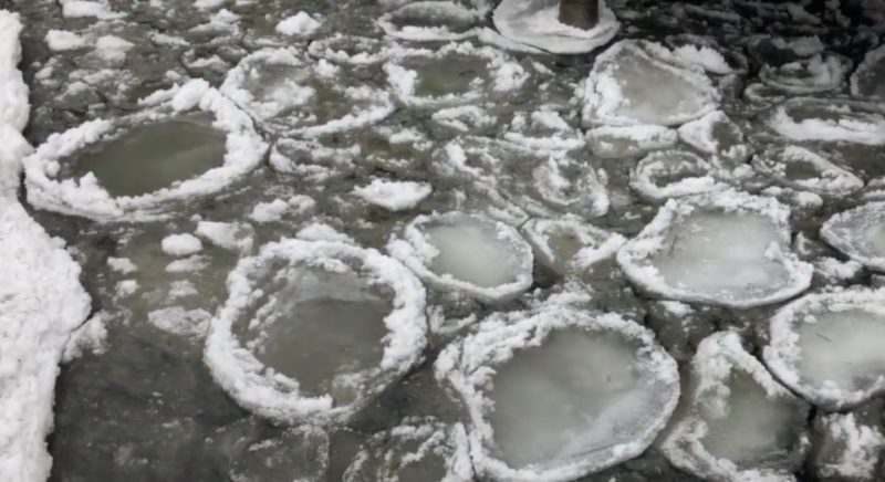 ледяные круги на озере