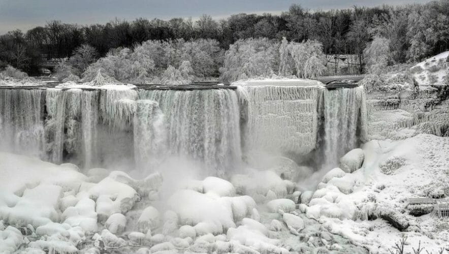 замерзший ниагарский водопад