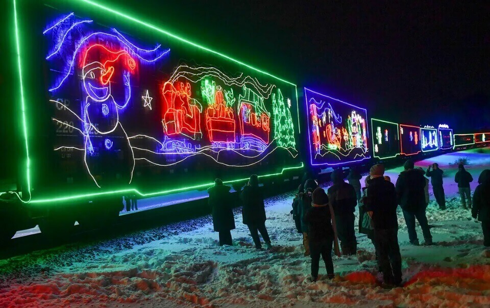 cp holiday train christmas train канада