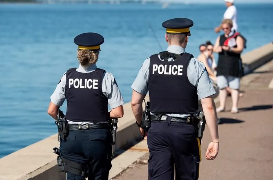 полиция стрельба канада