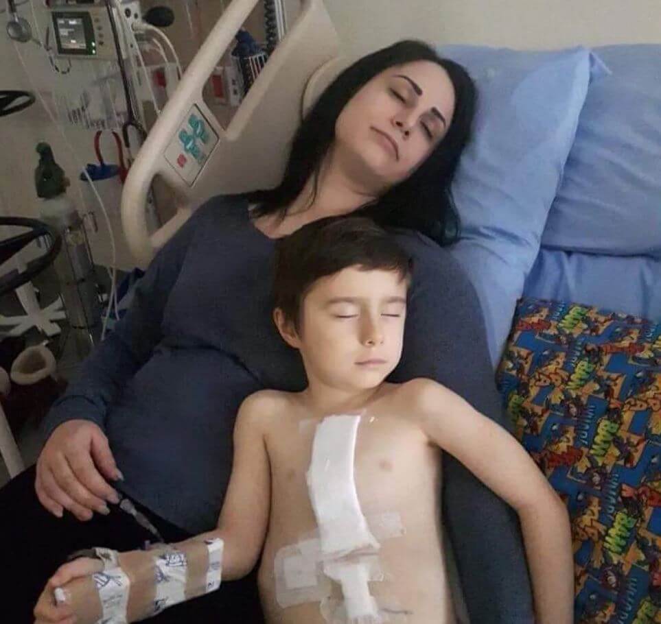 Ребёнок ожидает операцию