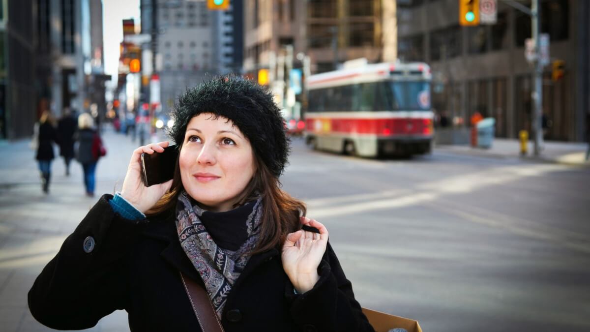 Почему канадцы платят за мобильную связь