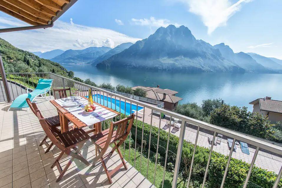 Апартаменты с видом на озеро в Riva di Solto Италия