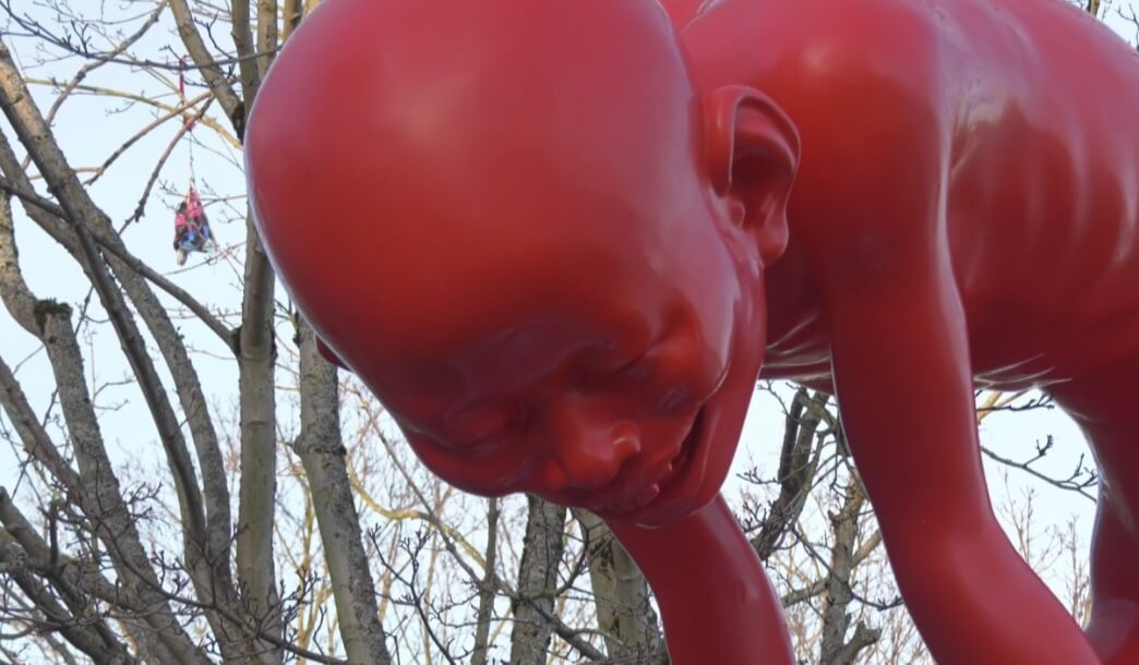 скульптура ванкувер красный человек