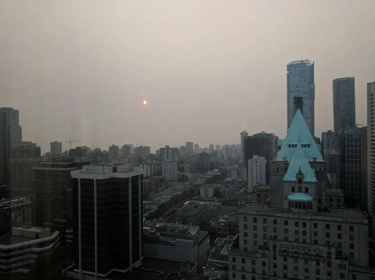 Дым от лесных пожаров в Британской Колумбии