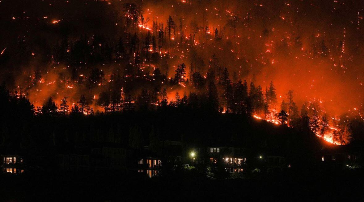 В Британской Колумбии введён запрет на поездки в зоны пожаров