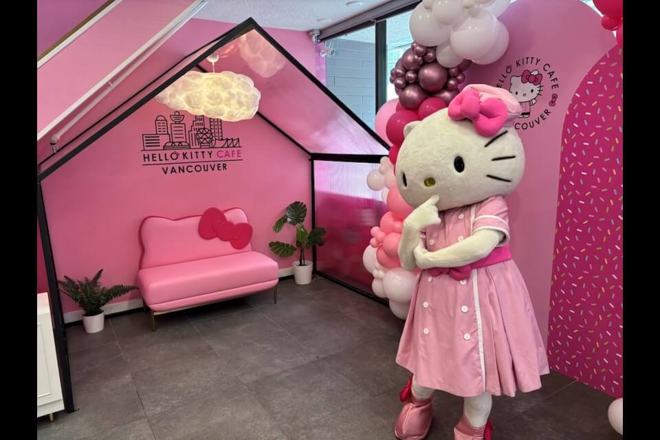 HELLO KITTY кафе ванкувер