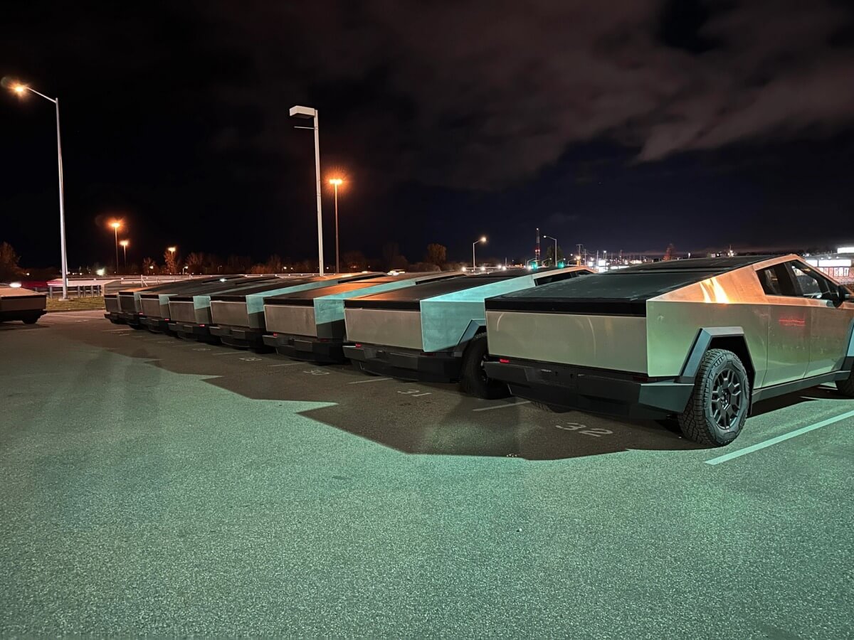 tesla-cybertrucks-arrive-in-canada-2