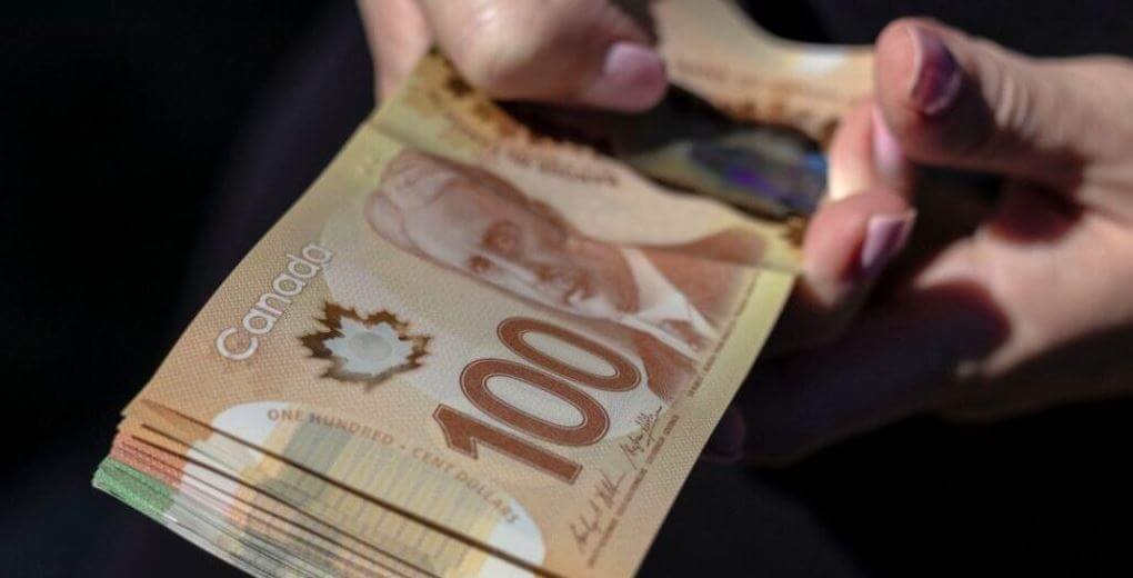 Канадские доллары Канадские доллары