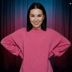 Сауле Юсупова в Ванкувере. Стендап концерт