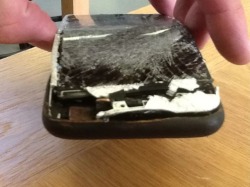 мужчина судится с Apple