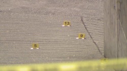 Полицейская служба Суррея на месте происшествия, связанного с вымогательством и стрельбой