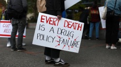 График снижения смертности от опиоидов и стимуляторов в Канаде