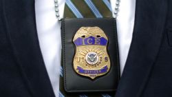 Офицеры CBSA и RCMP на совместном брифинге по безопасности границы