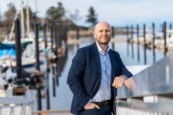 Риэлтор Дмитрий Локтев Royal LePage Nanaimo — консультации по переезду на Остров Ванкувер