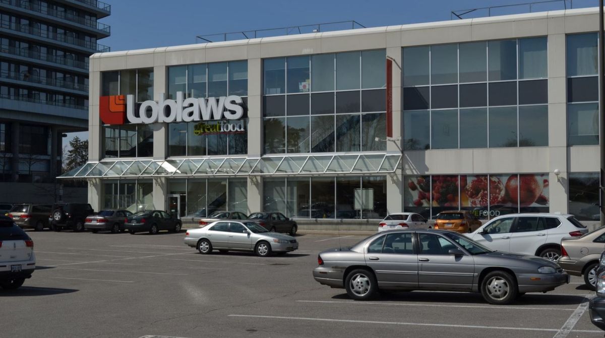 Розничная сеть Loblaw Фасад магазина Real Canadian Superstore в провинции Британская Колумбия.