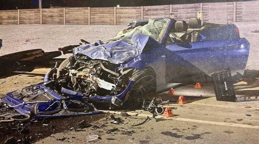 Разбитый автомобиль BMW