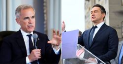 Лидер Консервативной партии Пьер Пуальевр выступает на заседании в Палате общин.