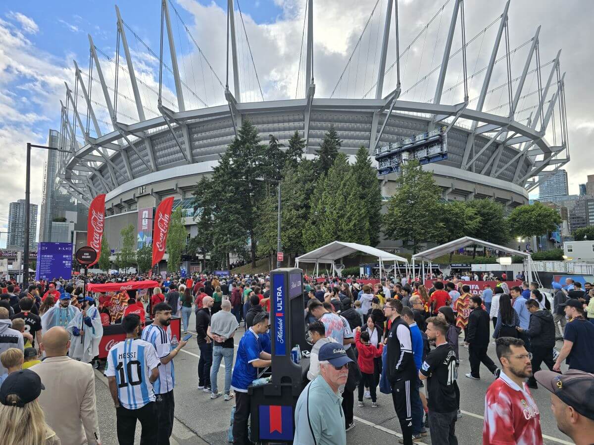 Вход на стадион BC Place во время чемпионата мира по футболу Вход на стадион BC Place во время чемпионата мира по футболу
