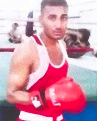 Harry Boxer | Наш Ванкувер Male boxer in a red and white singlet with red gloves standing in a boxing ring, looking at the camera. (informative)