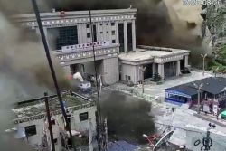 Разрушенные дороги и мосты после внезапного наводнения в округе Расува, Непал.