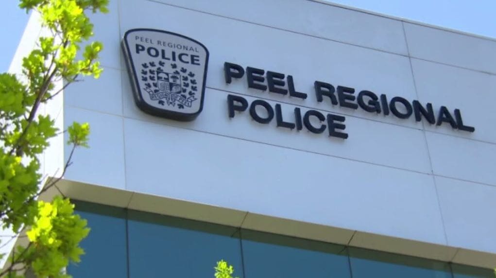 Девять исламских школ | Наш Ванкувер Peel Regional Police building exterior with emblem and sign on white facade