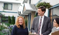 Дэвид Эби, лидер BC NDP, выступает на предвыборной кампании в Британской Колумбии