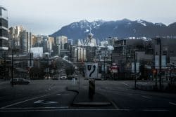 Улица в районе Downtown Eastside в Ванкувере, где остро стоит проблема наркозависимости