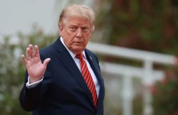 Президент США Дональд Трамп и президент России Владимир Путин на фоне обсуждения отношений с Канадой